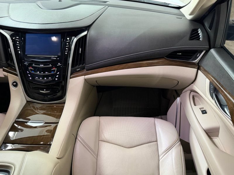 Used 2020 Cadillac Escalade Premium Luxury AWD/4WD image 22