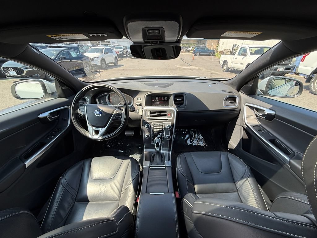 Used 2017 Volvo V60 T6 R-Design Platinum w/ Climate Package AWD/4WD image 23