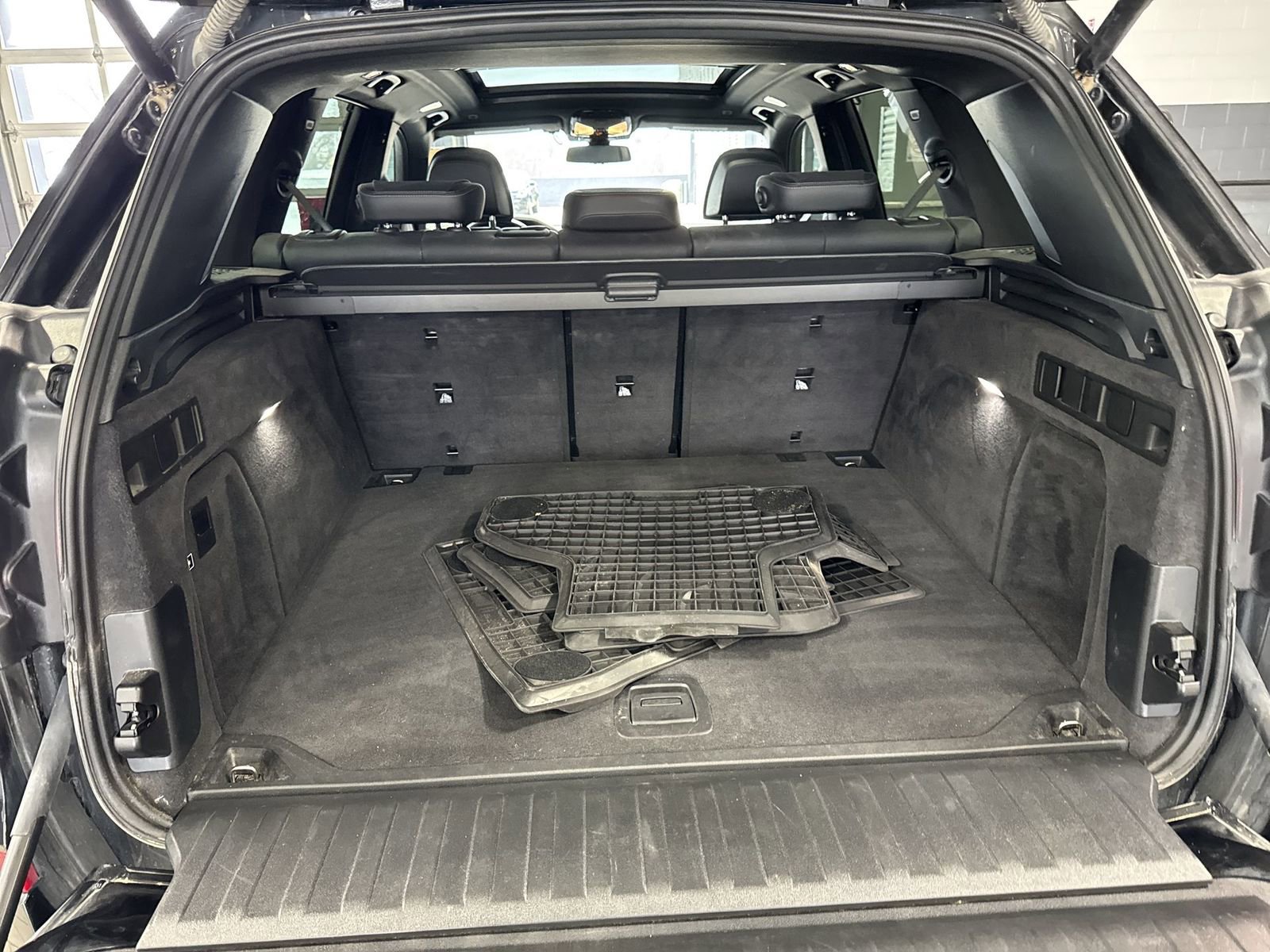 Used 2021 BMW X5 M50i w/ Executive Package image 40