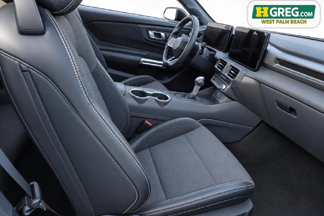 Used 2024 Ford Mustang Convertible RWD image 11