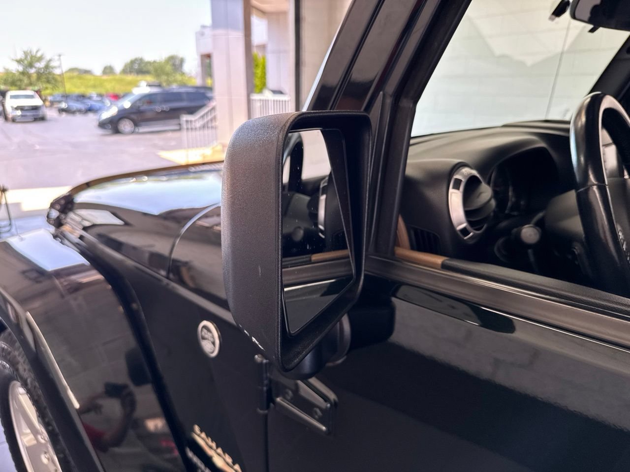 Used 2012 Jeep Wrangler Unlimited Sahara w/ Connectivity Group AWD/4WD image 13