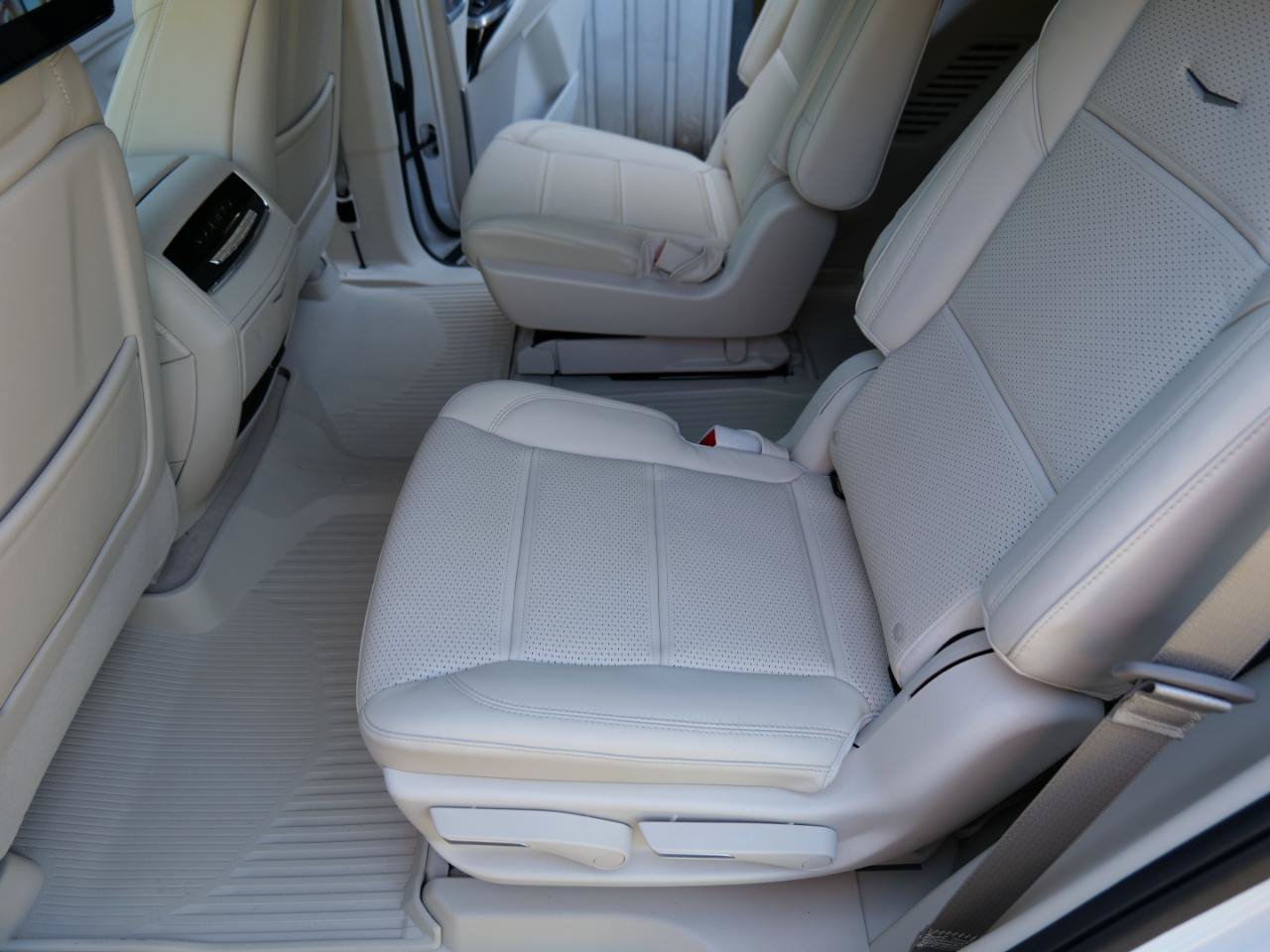 Used 2025 Cadillac Escalade Sport Platinum w/ LPO, Floor Liner Package AWD/4WD image 50