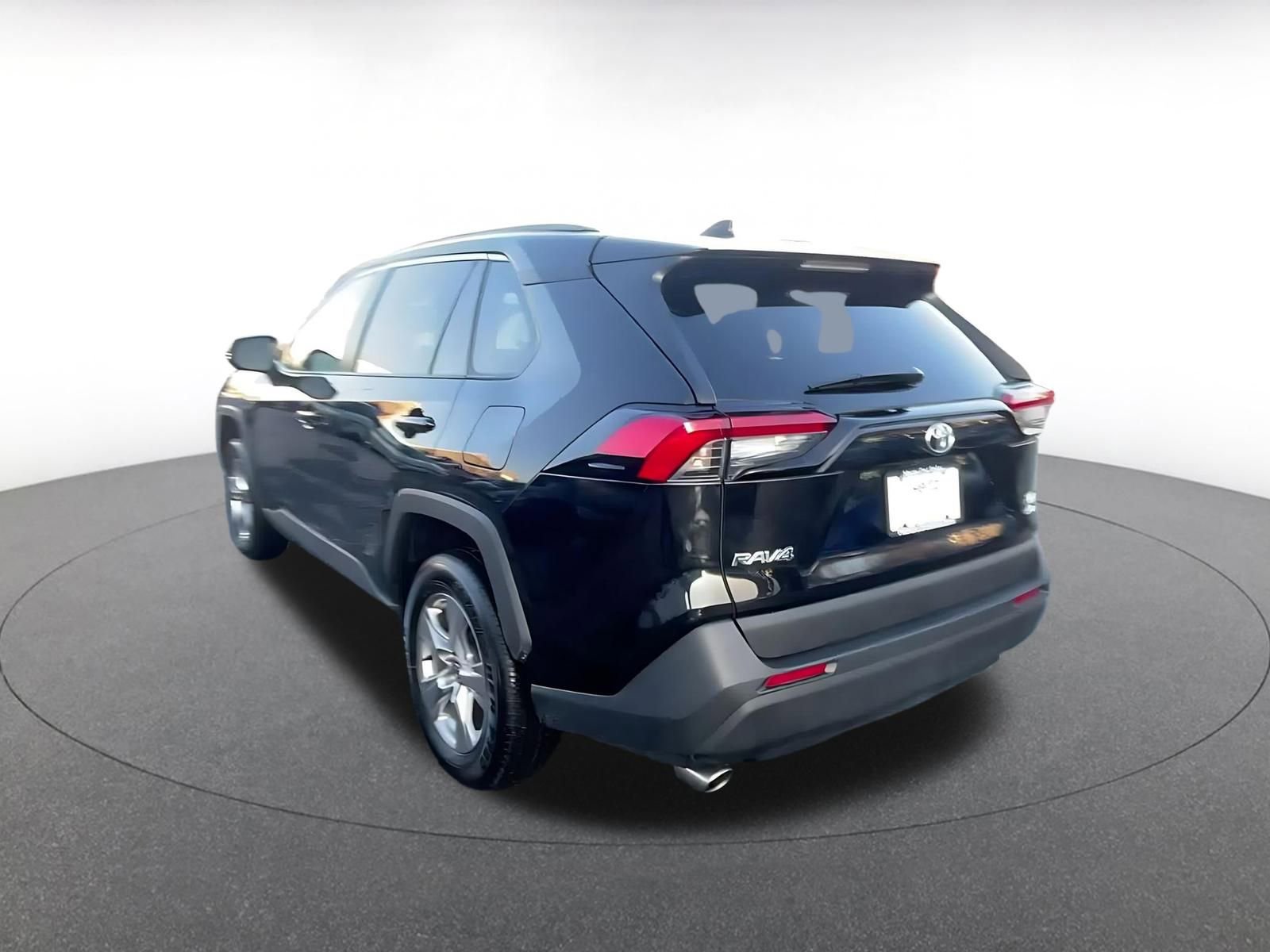 Used 2025 Toyota RAV4 XLE w/ Convenience Package image 11