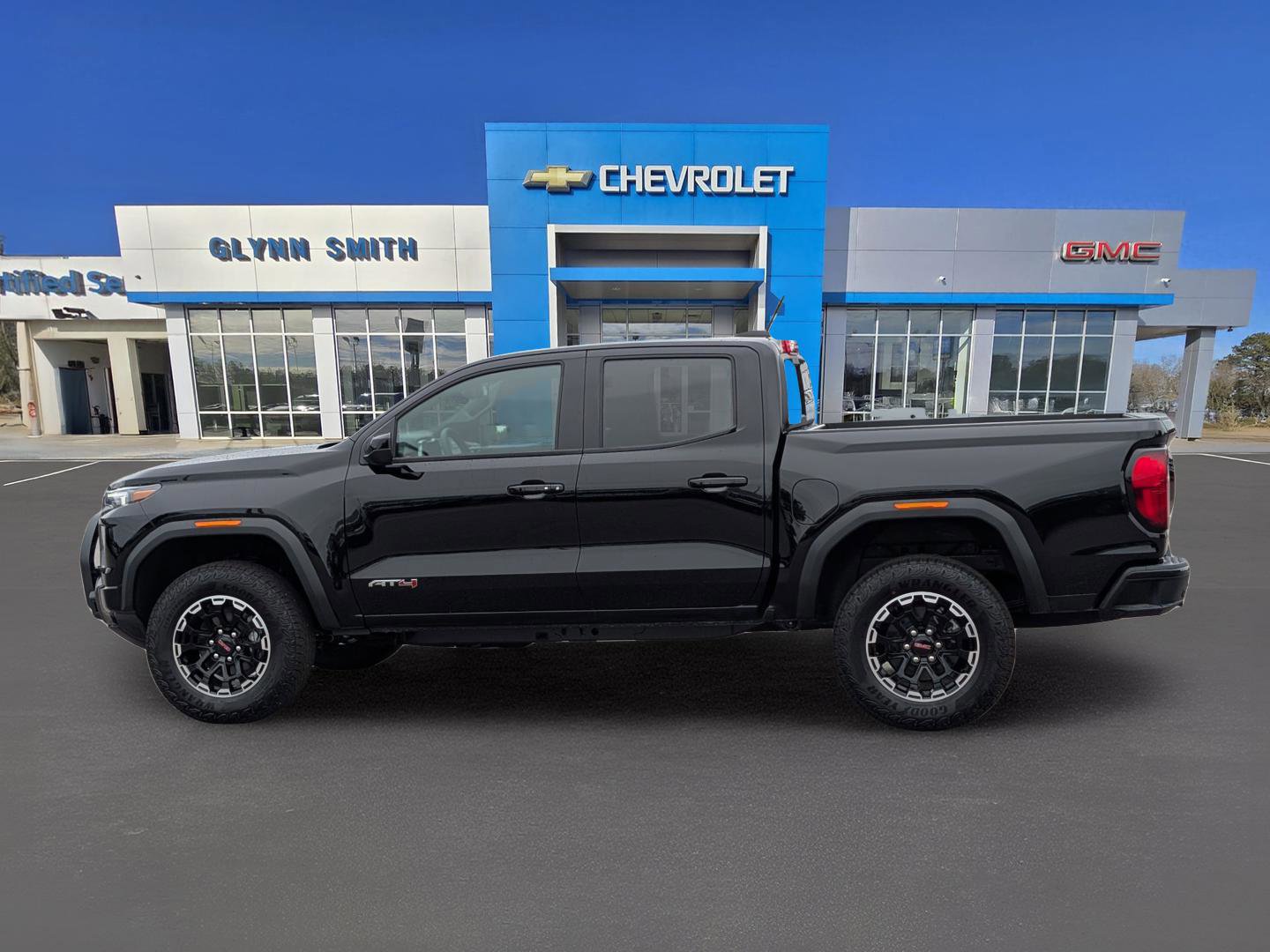 New 2026 GMC Canyon AT4 w/ Off-Road Front Bumper Package image 13