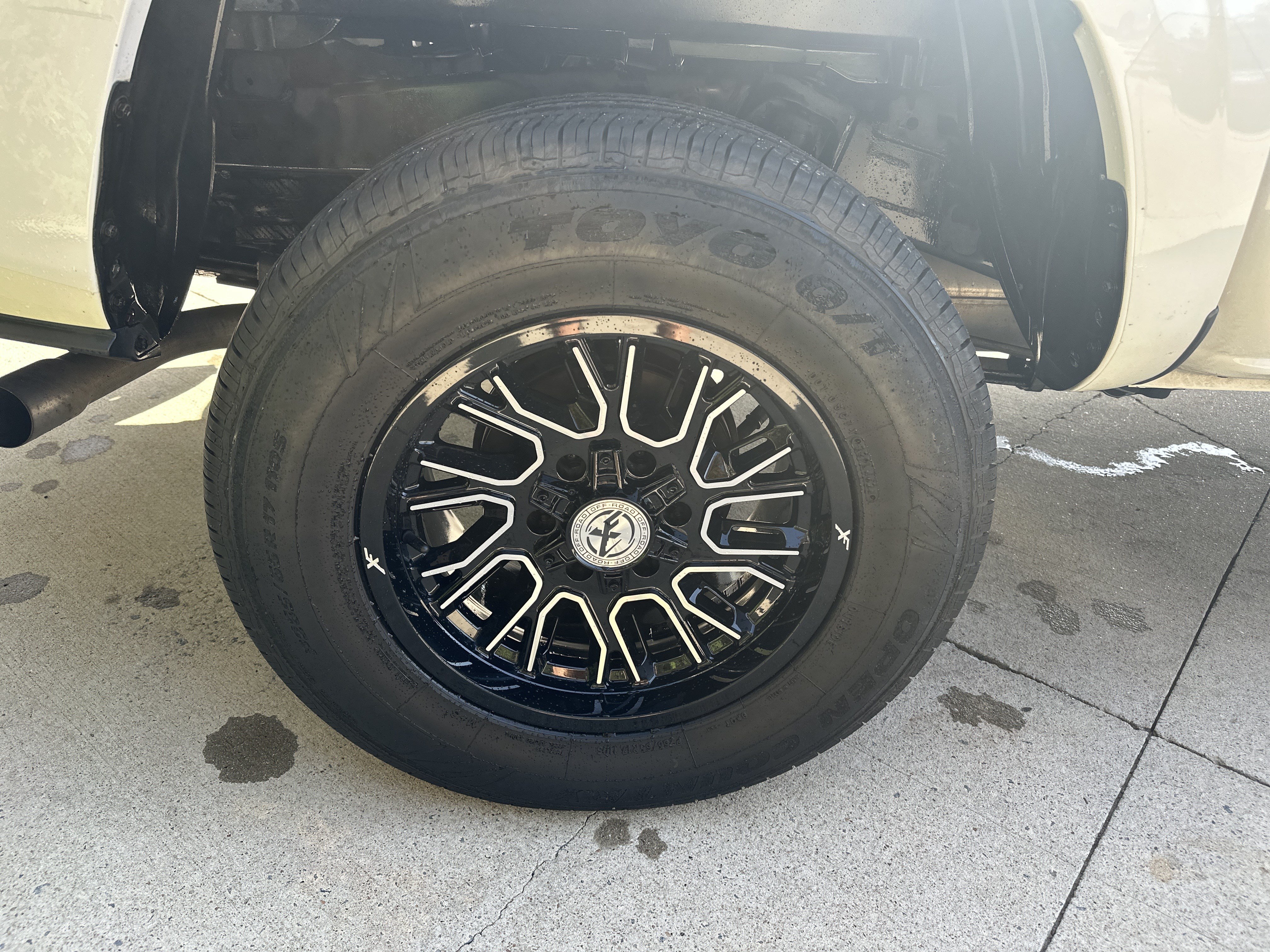 Used 2018 Toyota Tacoma SR w/ SR Convenience Package AWD/4WD image 34