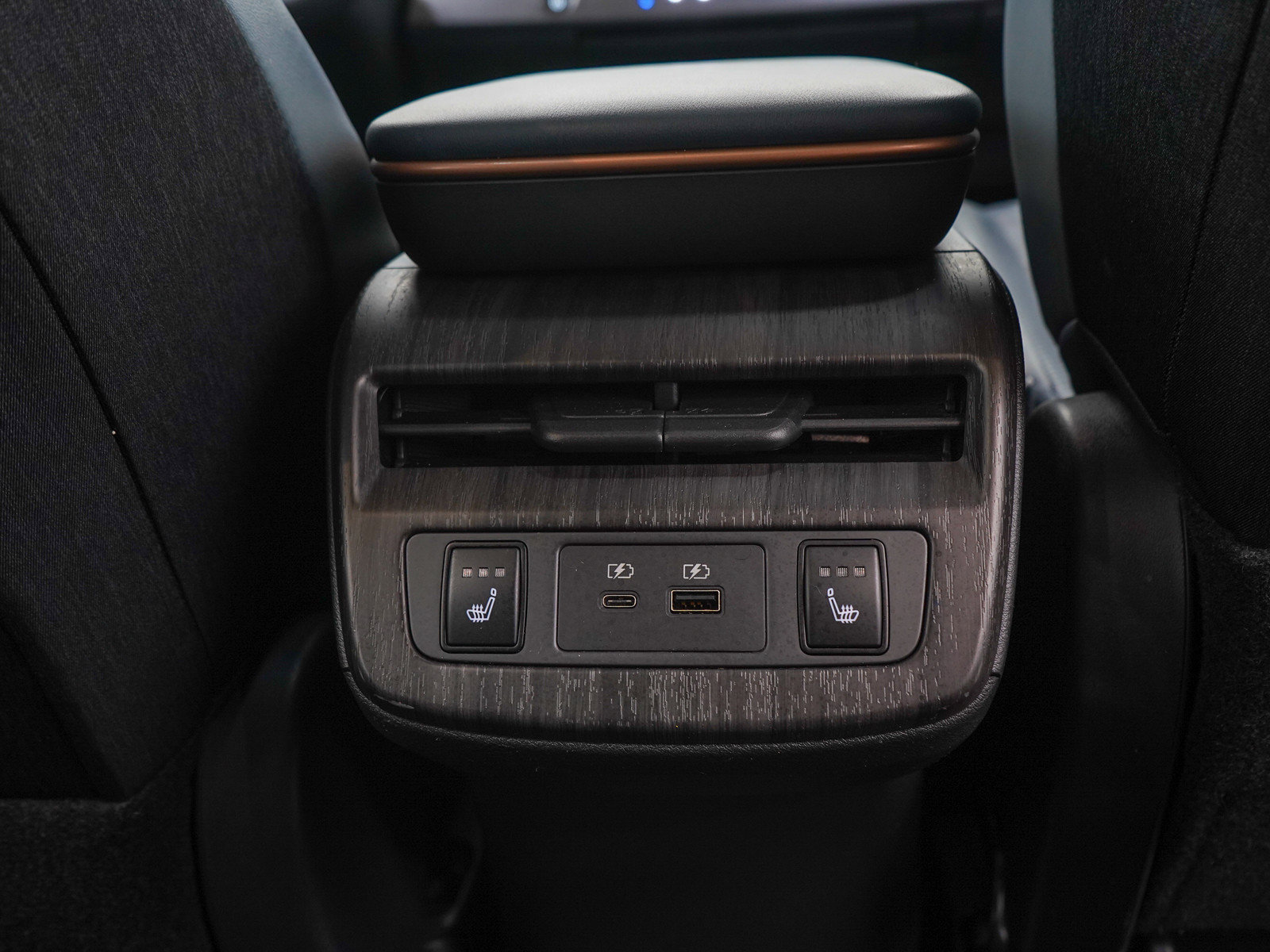 Used 2023 Nissan Ariya AWD/4WD image 13