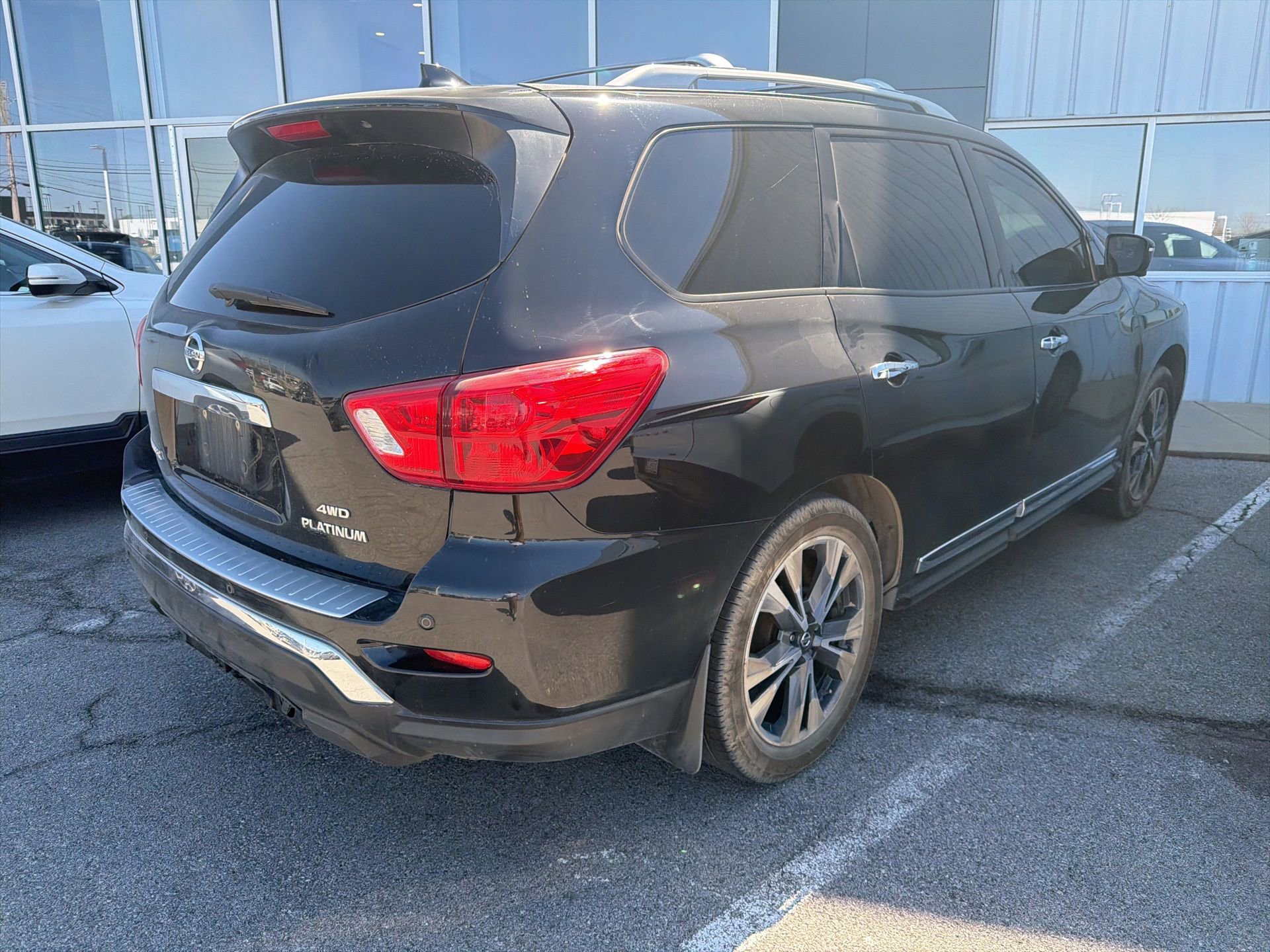 Used 2020 Nissan Pathfinder Platinum image 4