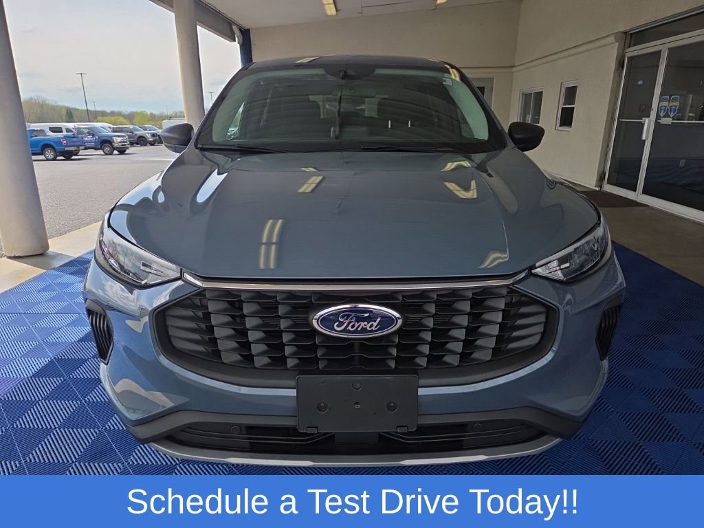 Used 2024 Ford Escape Active AWD/4WD image 2