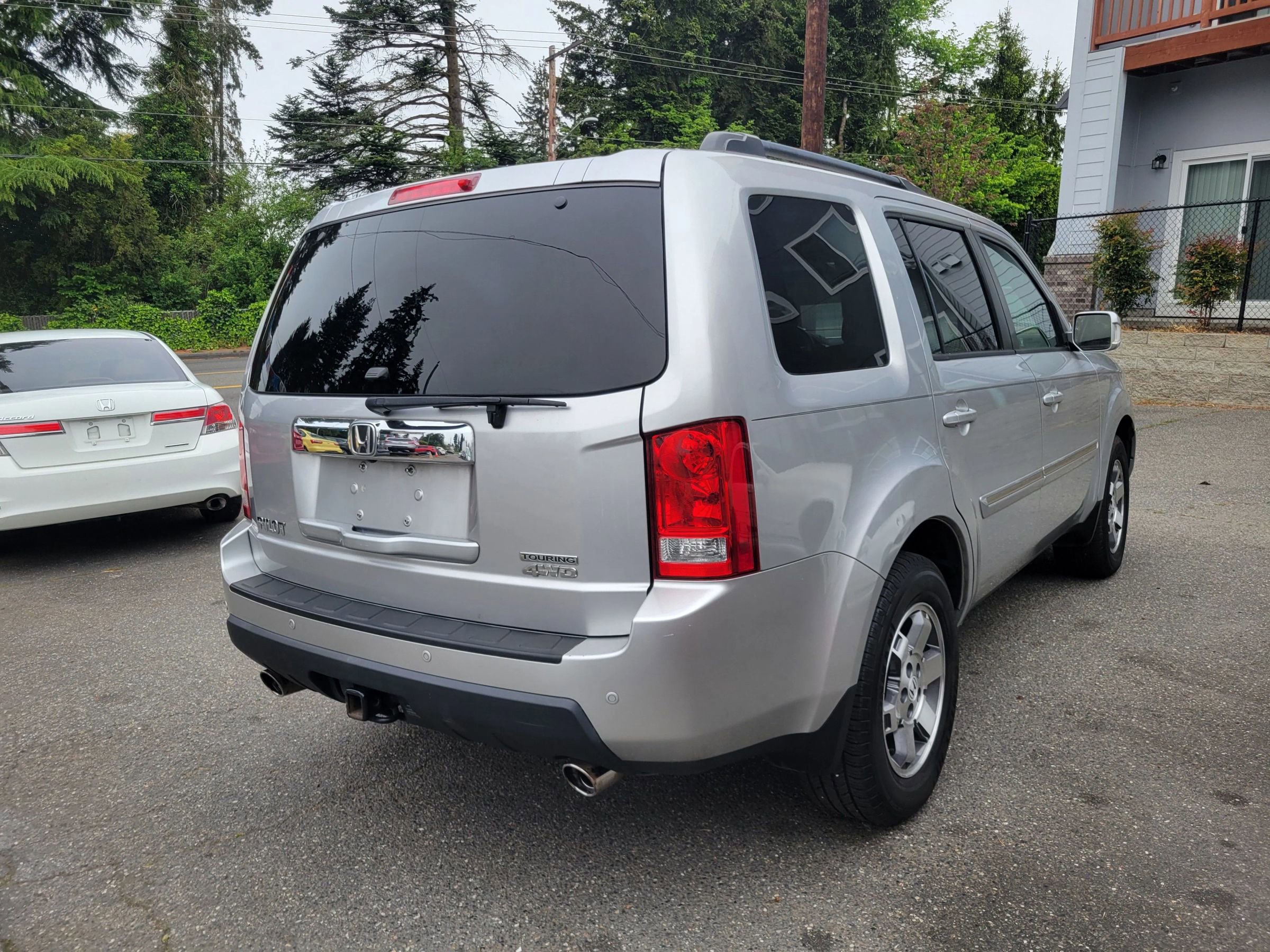 Used 2010 Honda Pilot Touring image 4