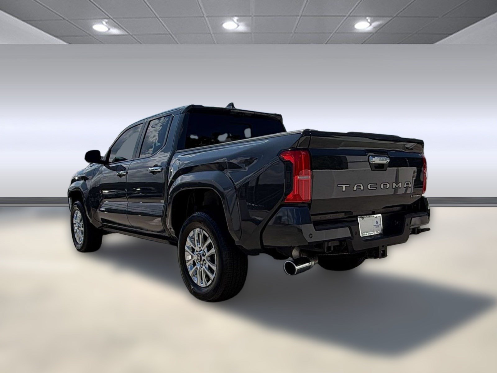 Used 2024 Toyota Tacoma Limited AWD/4WD image 3