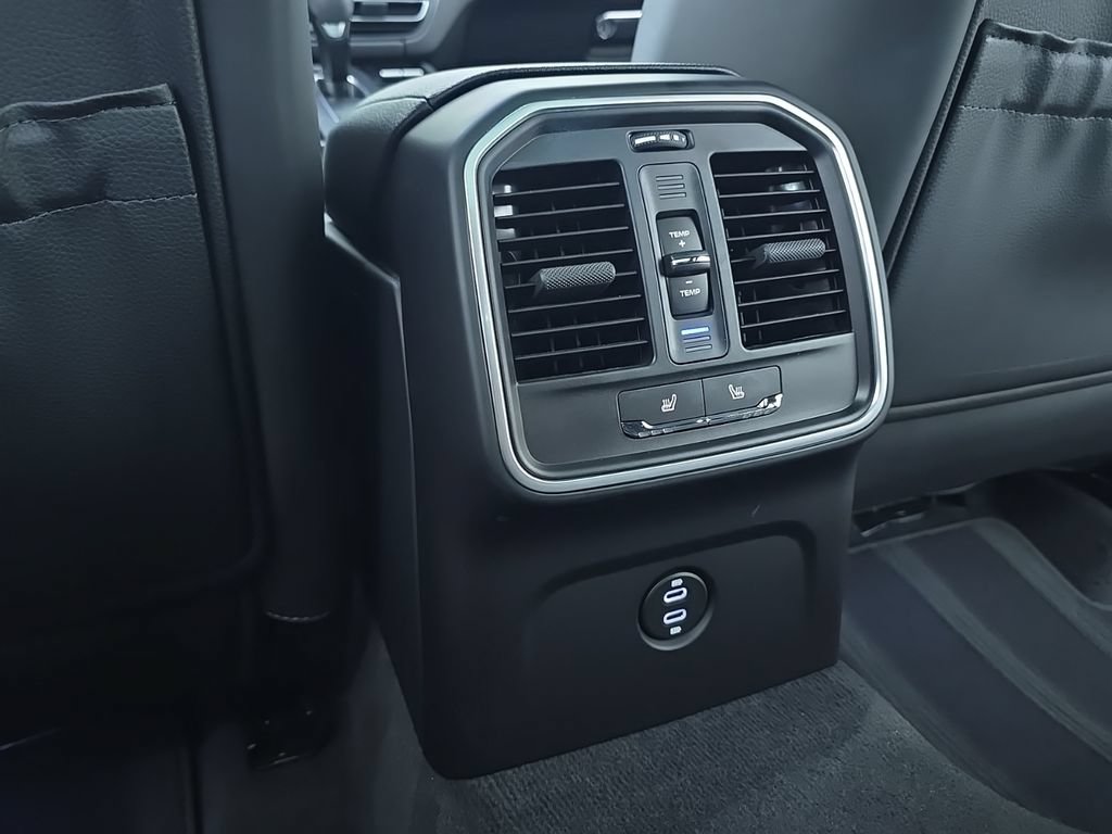 Certified 2023 Porsche Macan Turbo AWD/4WD image 27