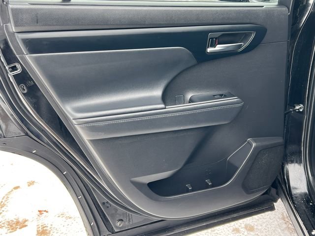 Used 2022 Toyota Highlander XLE image 38