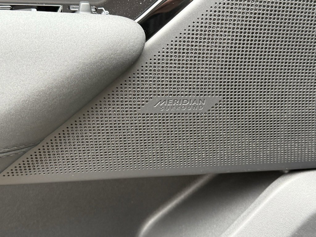 New 2025 Land Rover Range Rover Velar Dynamic SE image 35