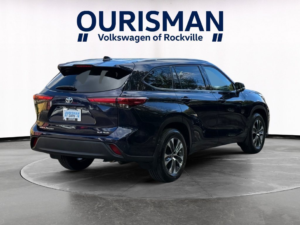 Used 2022 Toyota Highlander XLE AWD/4WD image 6