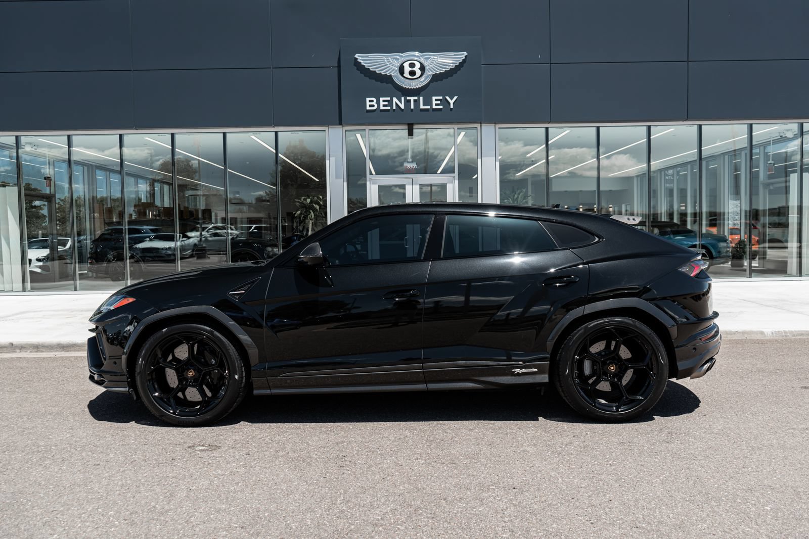 Used 2023 Lamborghini Urus Performante AWD/4WD image 5