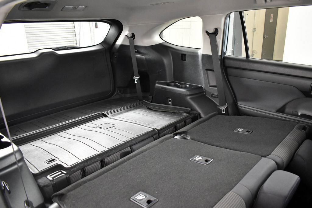 Used 2023 Toyota Highlander LE image 22