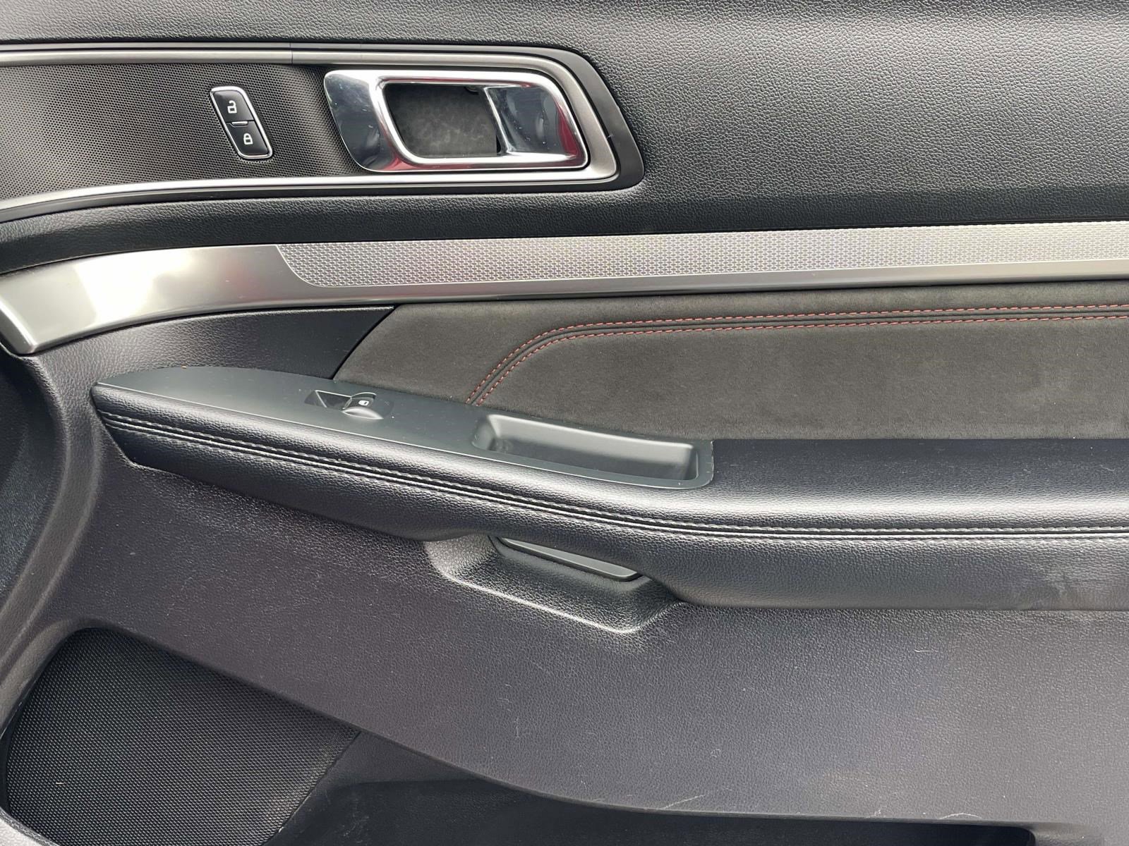 Used 2019 Ford Explorer XLT w/ Equipment Group 202A image 9