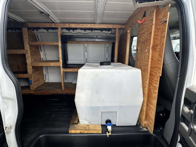 Used 2017 Chevrolet Express 3500 Extended RWD image 3