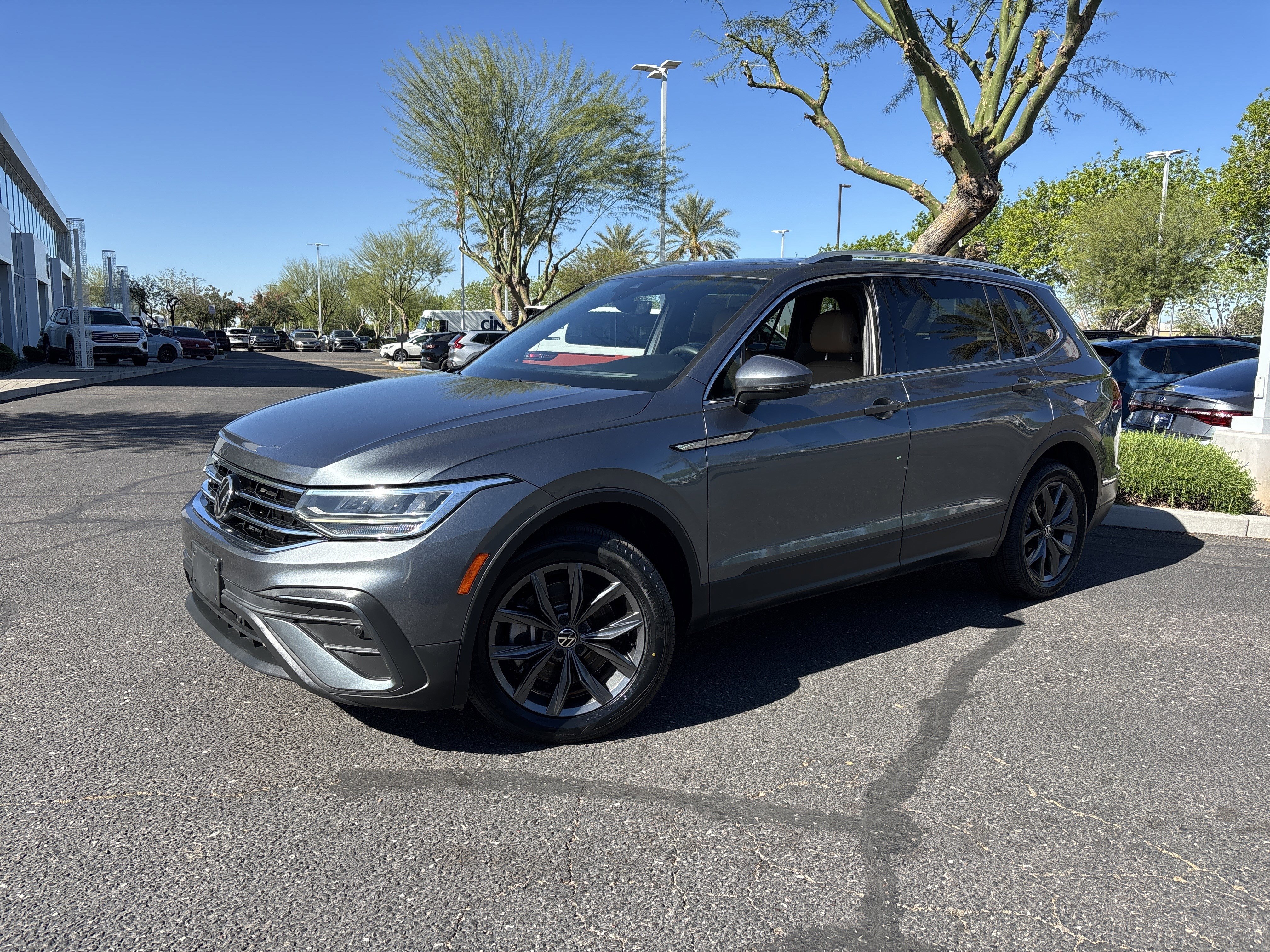 Used 2022 Volkswagen Tiguan SE image 32