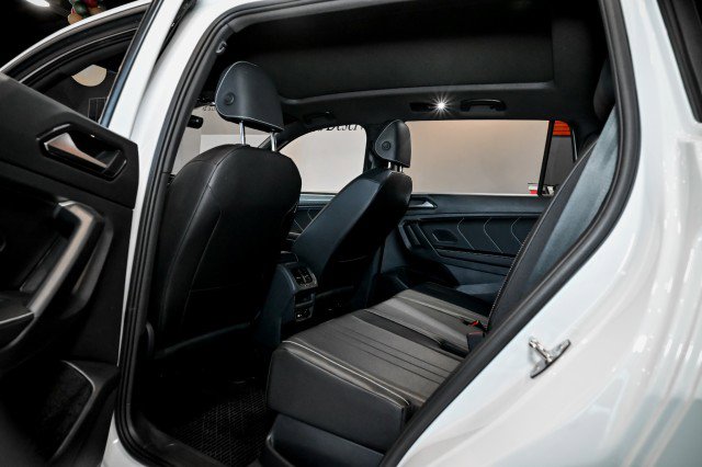 Used 2024 Volkswagen Tiguan SE R-Line image 17