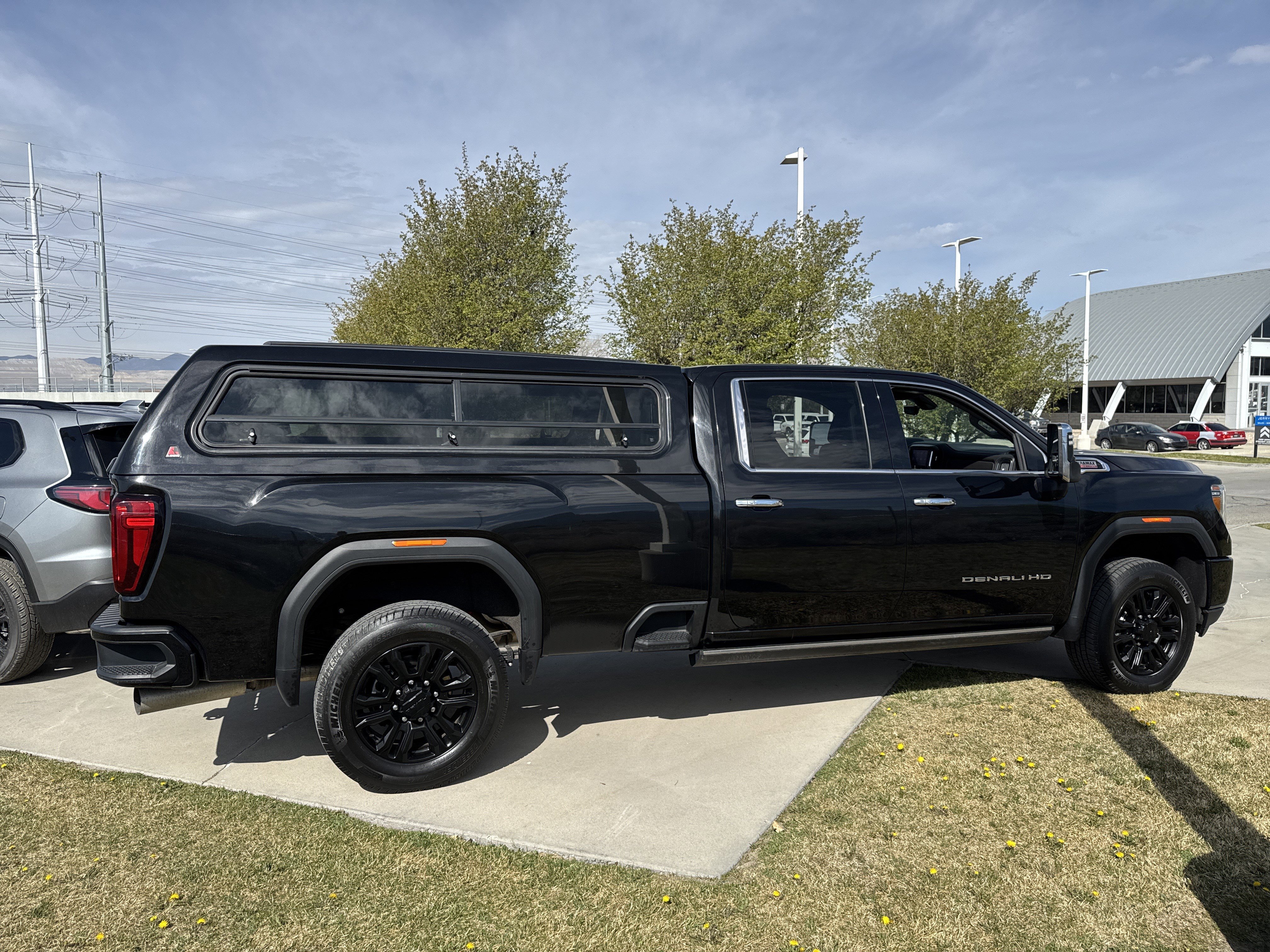 Used 2022 GMC Sierra 3500 Denali w/ Denali Black Diamond Edition image 6