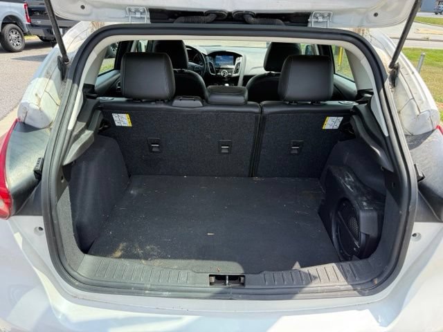 Used 2018 Ford Focus Titanium w/ Titanium Technology Package FWD image 13
