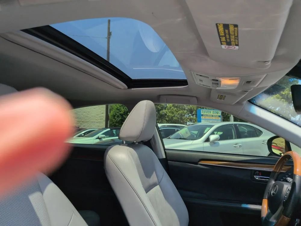 Used 2015 Lexus ES 300h image 13