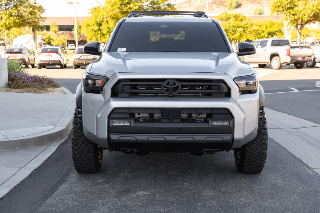 Certified 2025 Toyota 4Runner SR5 AWD/4WD image 2