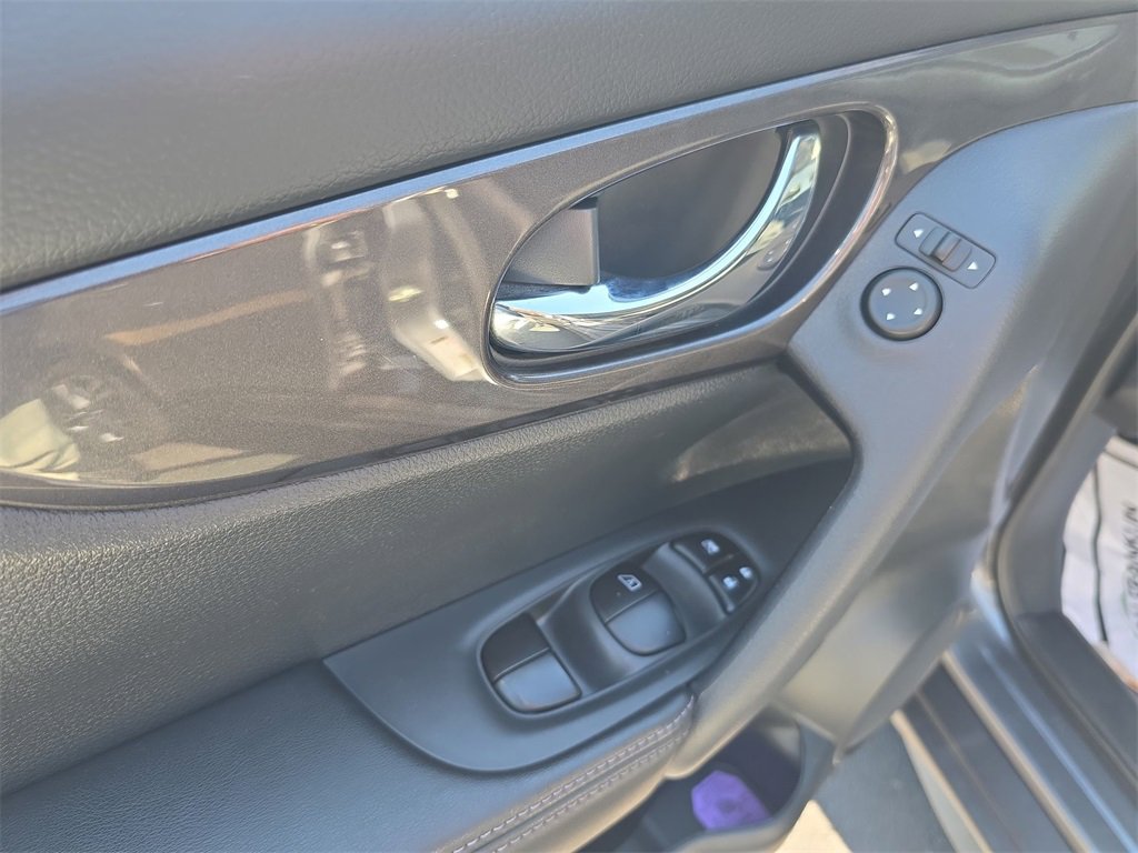 Used 2019 Nissan Rogue SV image 13