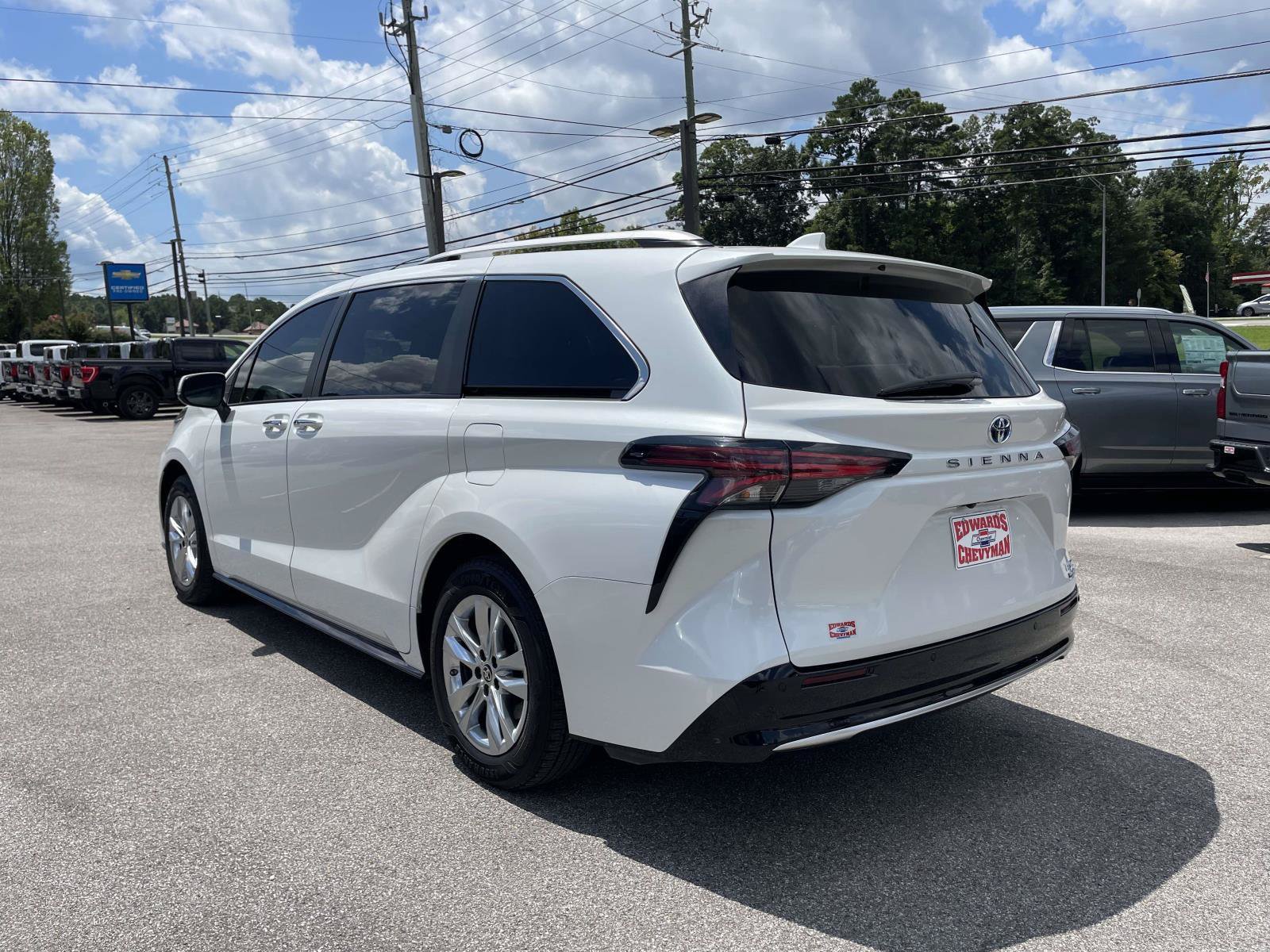Used 2023 Toyota Sienna Limited FWD image 24