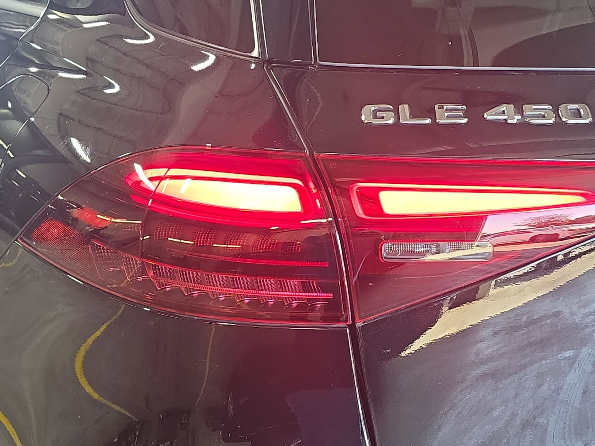 Certified 2024 Mercedes-Benz GLE 450e 4MATIC image 33