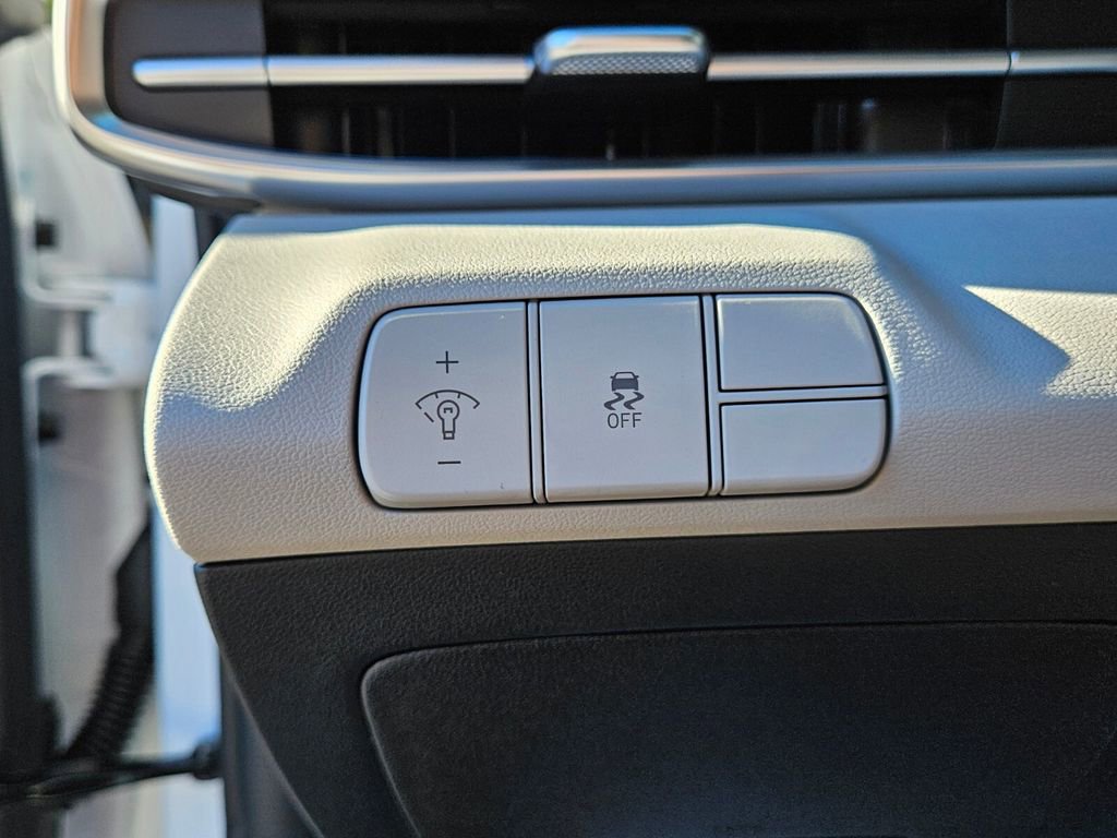 New 2025 Hyundai Elantra Limited image 27