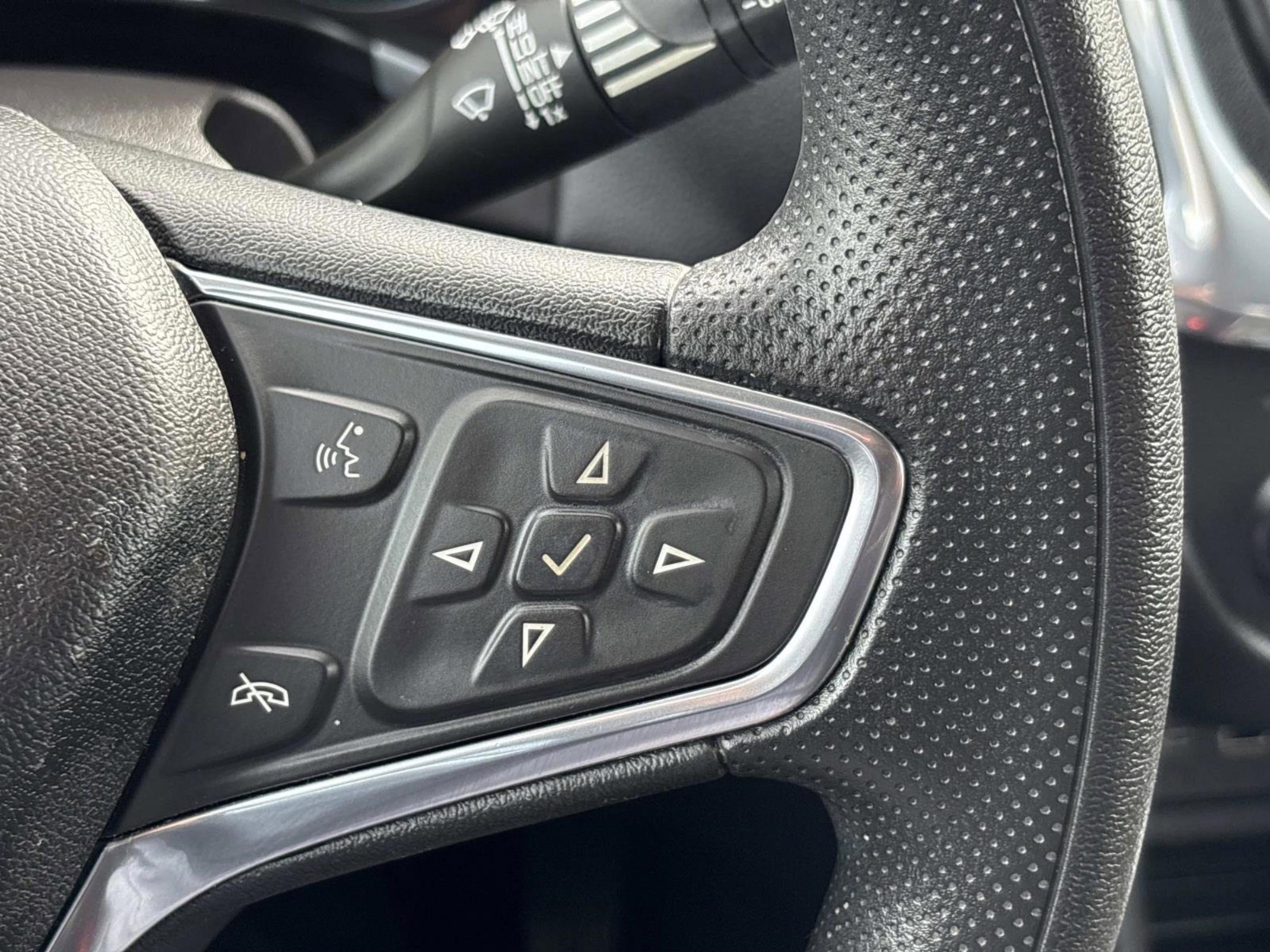 Used 2020 Chevrolet Equinox LT image 27