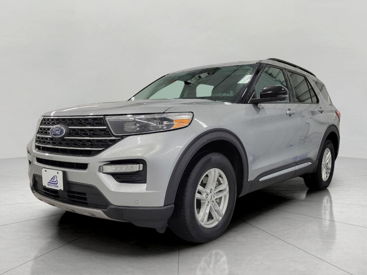 Used 2023 Ford Explorer XLT w/ Equipment Group 202A AWD/4WD image 13