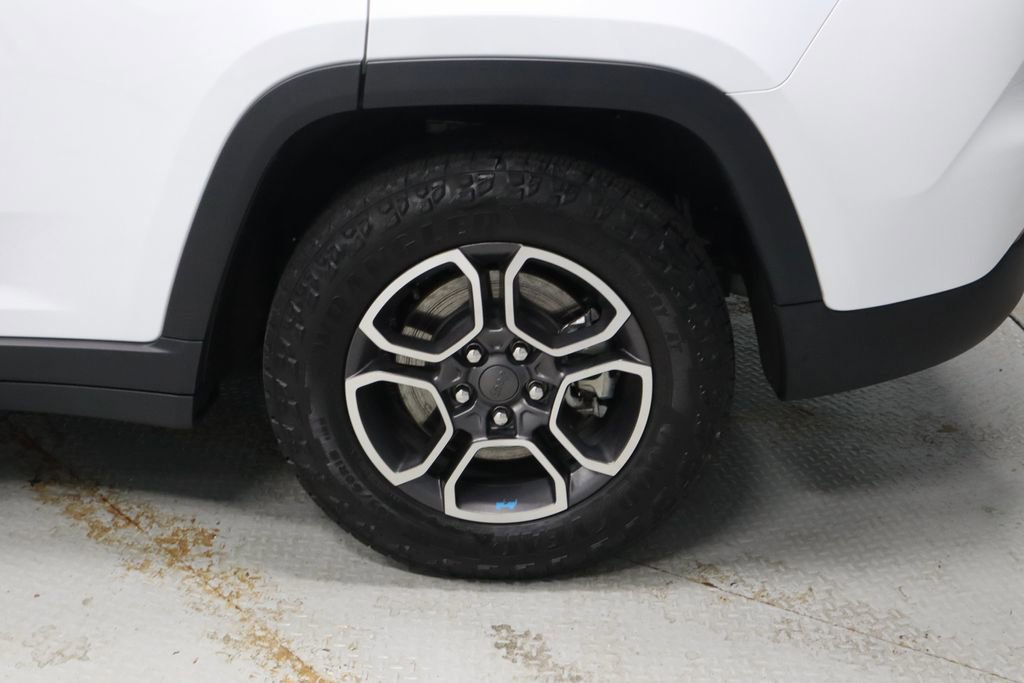 Used 2022 Jeep Grand Cherokee Trailhawk w/ Luxury Tech Group III image 20