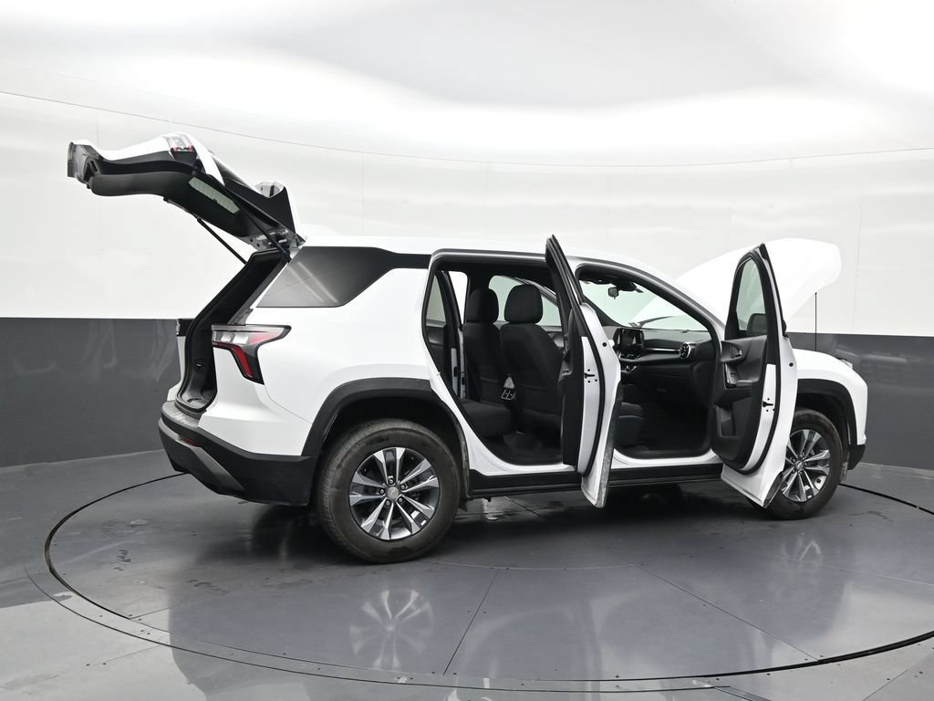 Used 2026 Chevrolet Equinox LT AWD/4WD image 32