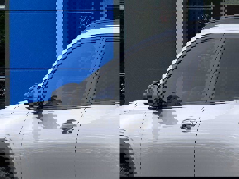 New 2025 Chevrolet Trax RS w/ Sunroof Package image 13