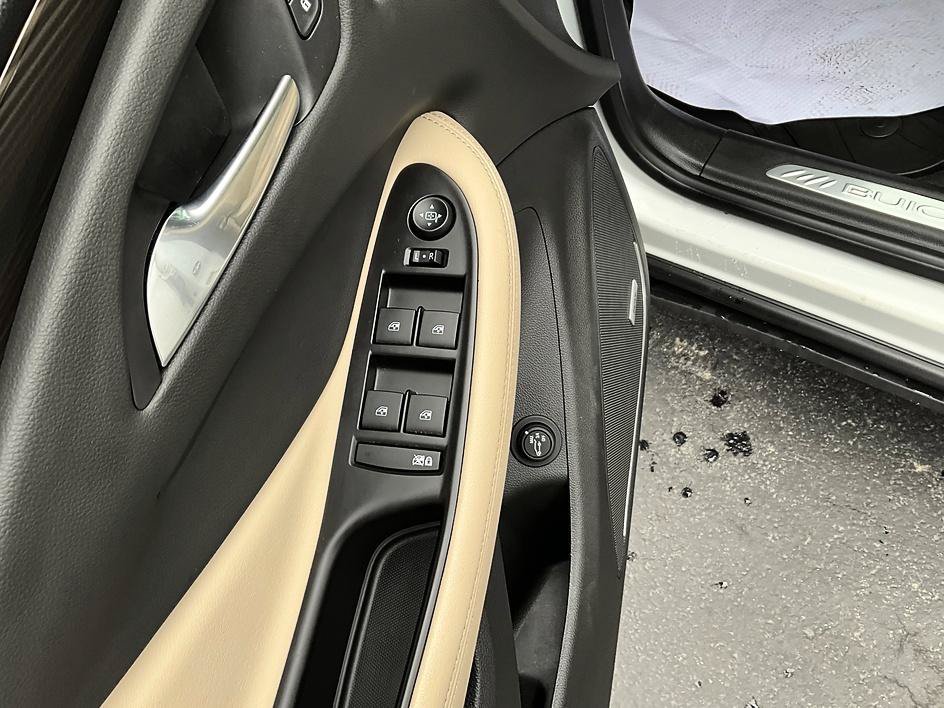 Used 2019 Buick Envision Premium AWD/4WD image 14