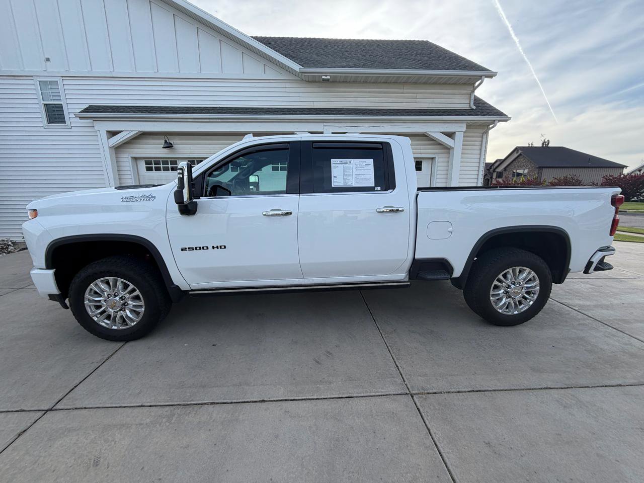 Used 2022 Chevrolet Silverado 2500 High Country w/ LPO, Dark Essentials Package AWD/4WD image 2