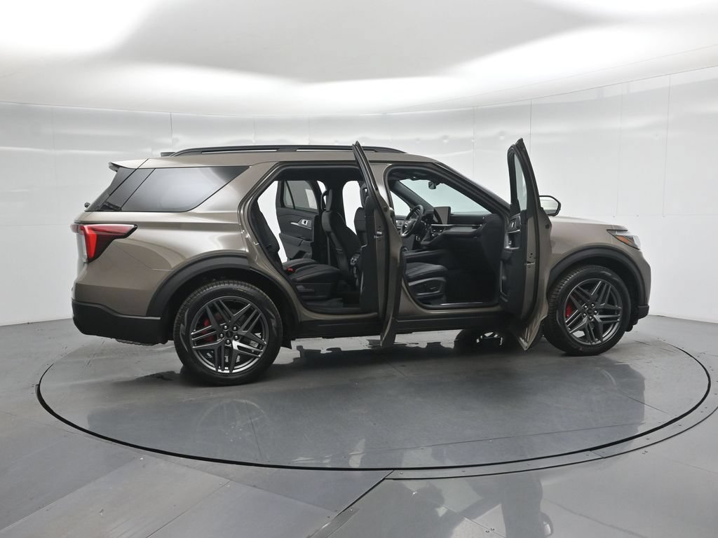 New 2026 Ford Explorer ST-Line w/ ST-Line Street Pack AWD/4WD image 4