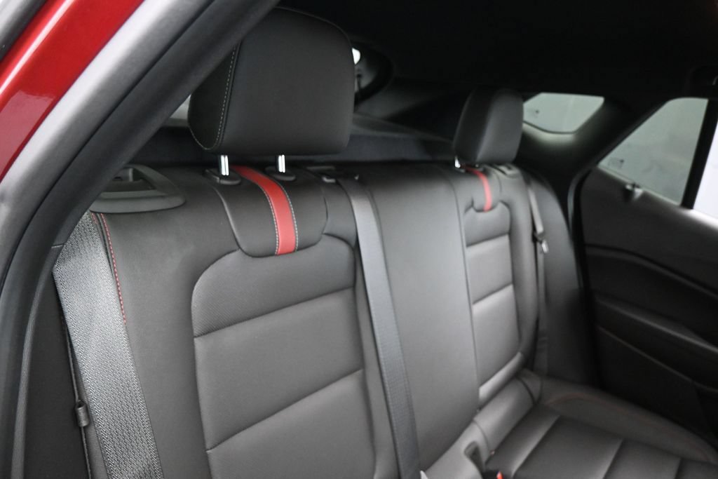 Used 2024 Chevrolet Trax RS w/ Sunroof Package FWD image 37
