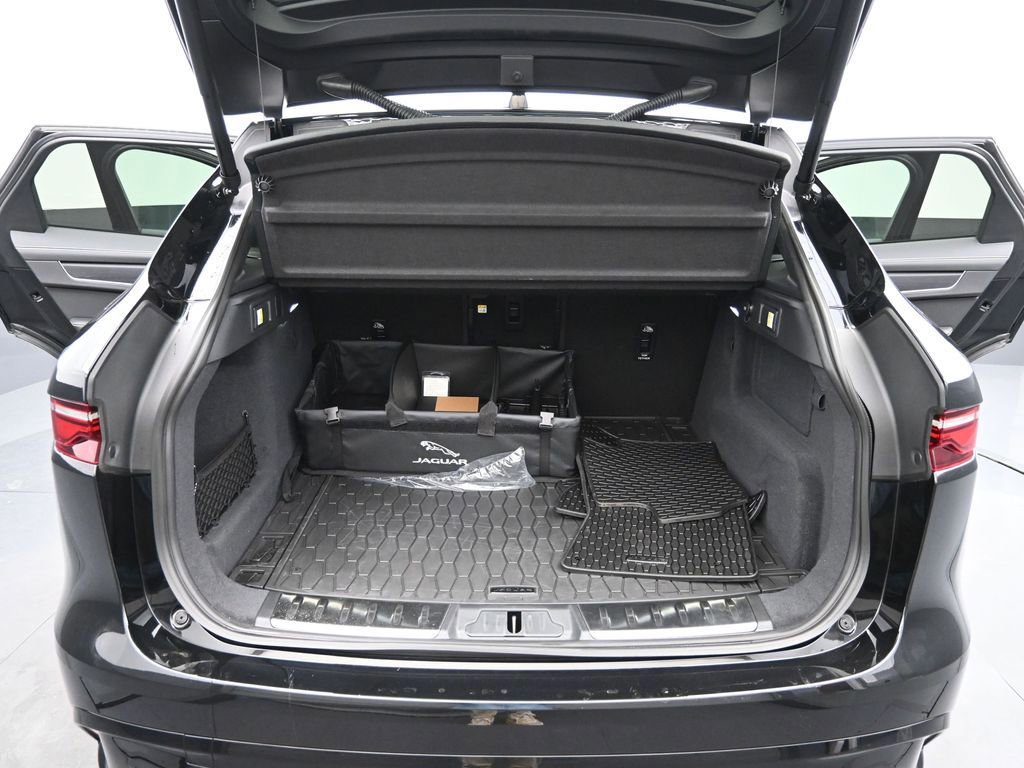 Certified 2025 Jaguar F-PACE R-Dynamic S image 15
