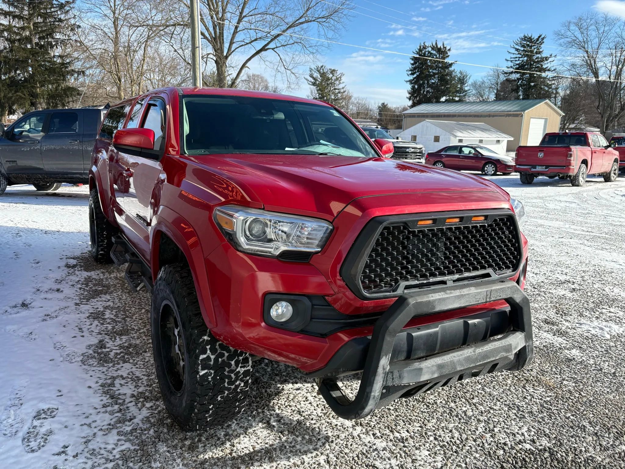 Used 2018 Toyota Tacoma SR5 w/ SR5 Appearance Package (SM) image 5