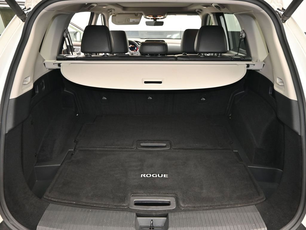Used 2022 Nissan Rogue Platinum w/ Head-Up Display Package image 11