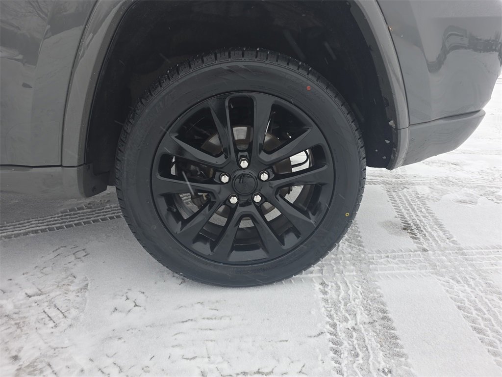 Used 2020 Jeep Grand Cherokee Altitude image 34