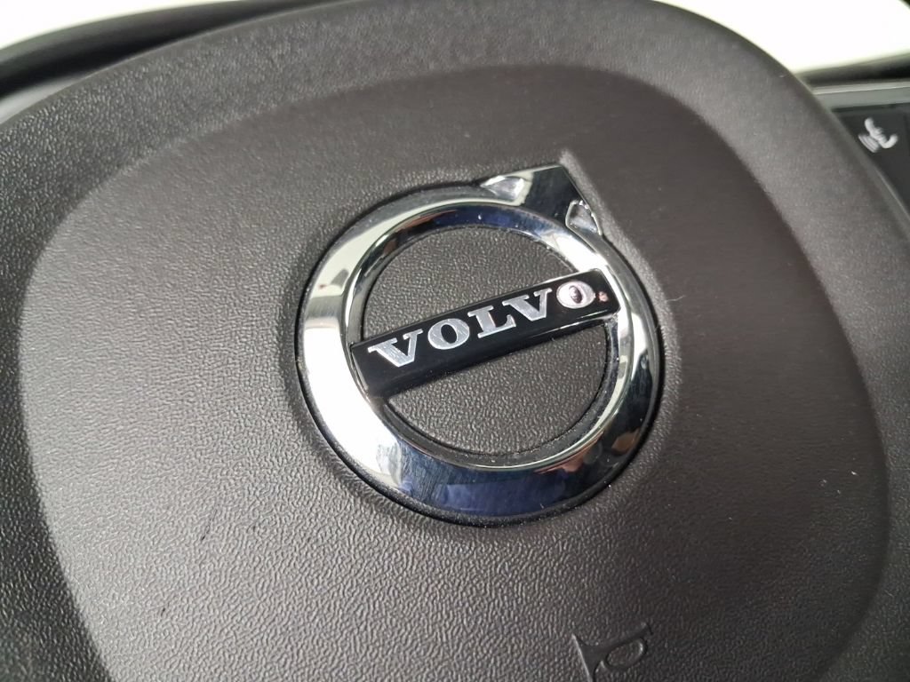 Used 2018 Volvo XC60 T6 Momentum w/ Advanced Package AWD/4WD image 33