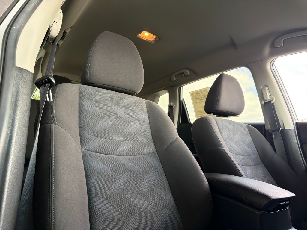 Used 2016 Nissan Rogue S w/ Appearance Package FWD image 17