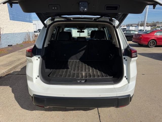 Used 2025 Nissan Rogue SV w/ Rock Creek Premium Package image 5