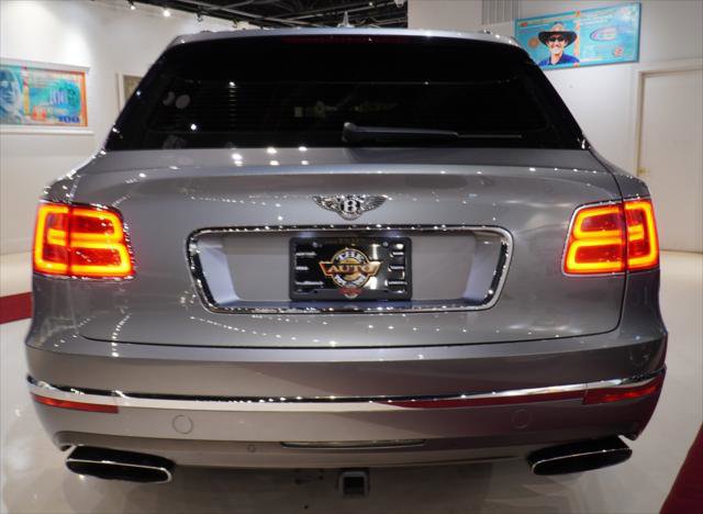 Used 2017 Bentley Bentayga image 7