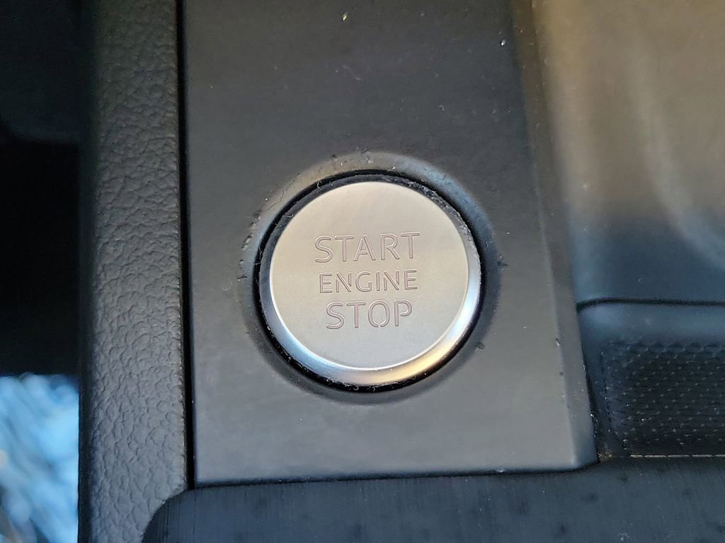 Used 2017 Audi A4 2.0T Premium image 33